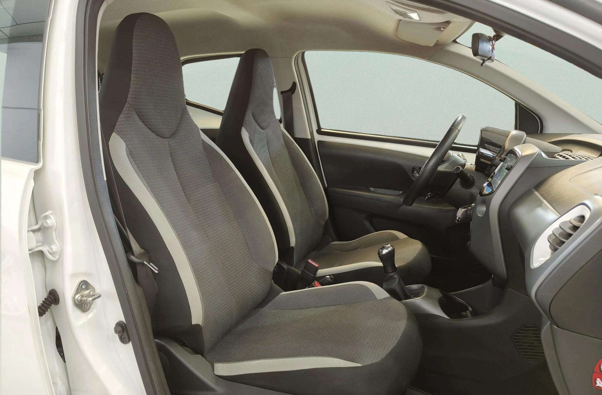 Toyota Aygo 1.0 70 x-play - foto 17