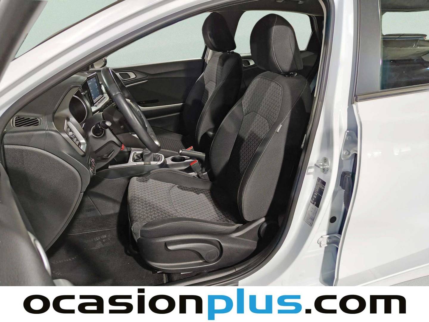 Foto asientos delanteros KIA Ceed Kia Ceed 1.4 CVVT Drive (100 CV)