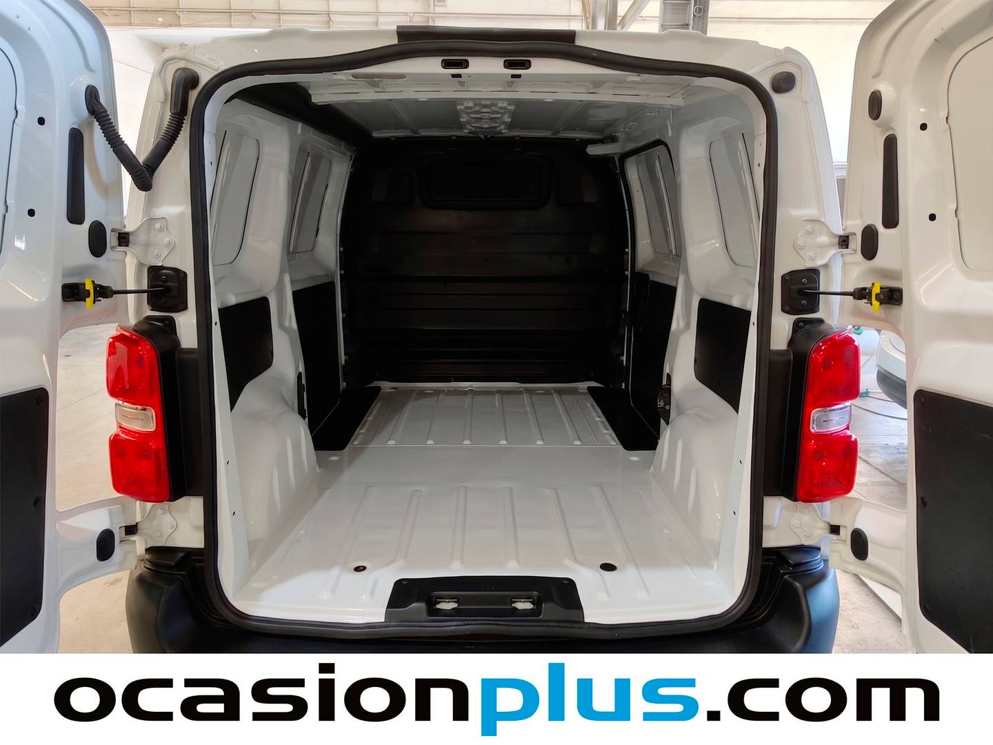 Foto asientos traseros Peugeot Expert Peugeot Expert Furgon BlueHDi 120 S&S Pro Standard (122 CV)