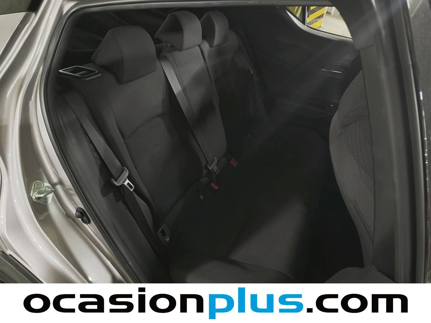 Foto asientos traseros Toyota C-HR Toyota C-HR 1.8 125H Advance (122 CV)