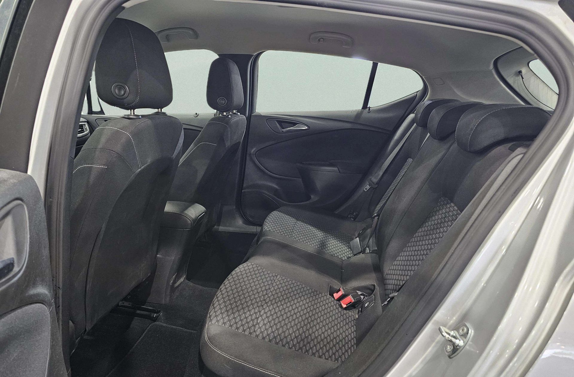 Opel Astra 1.6 CDTI Selective - foto 9