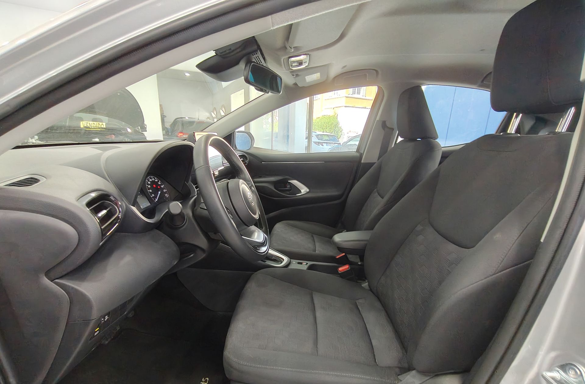 Toyota Yaris 120H Active Plus - foto 11