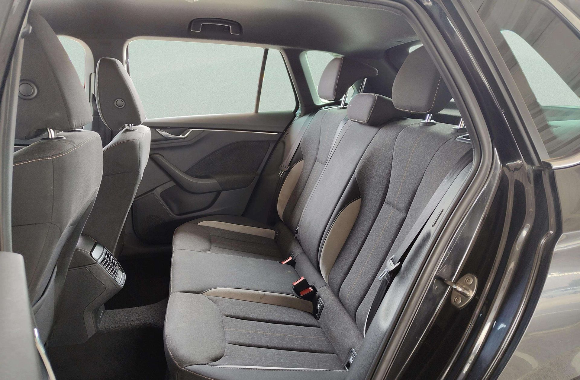 Škoda Kamiq 1.0 TSI Style DSG - foto 11