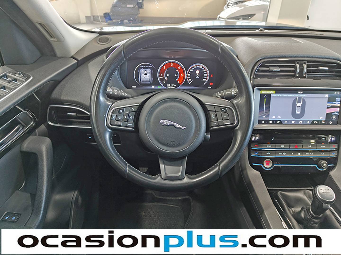 Foto Jaguar F-Pace Jaguar F-PACE 2.0L i4D Pure RWD (180 CV)