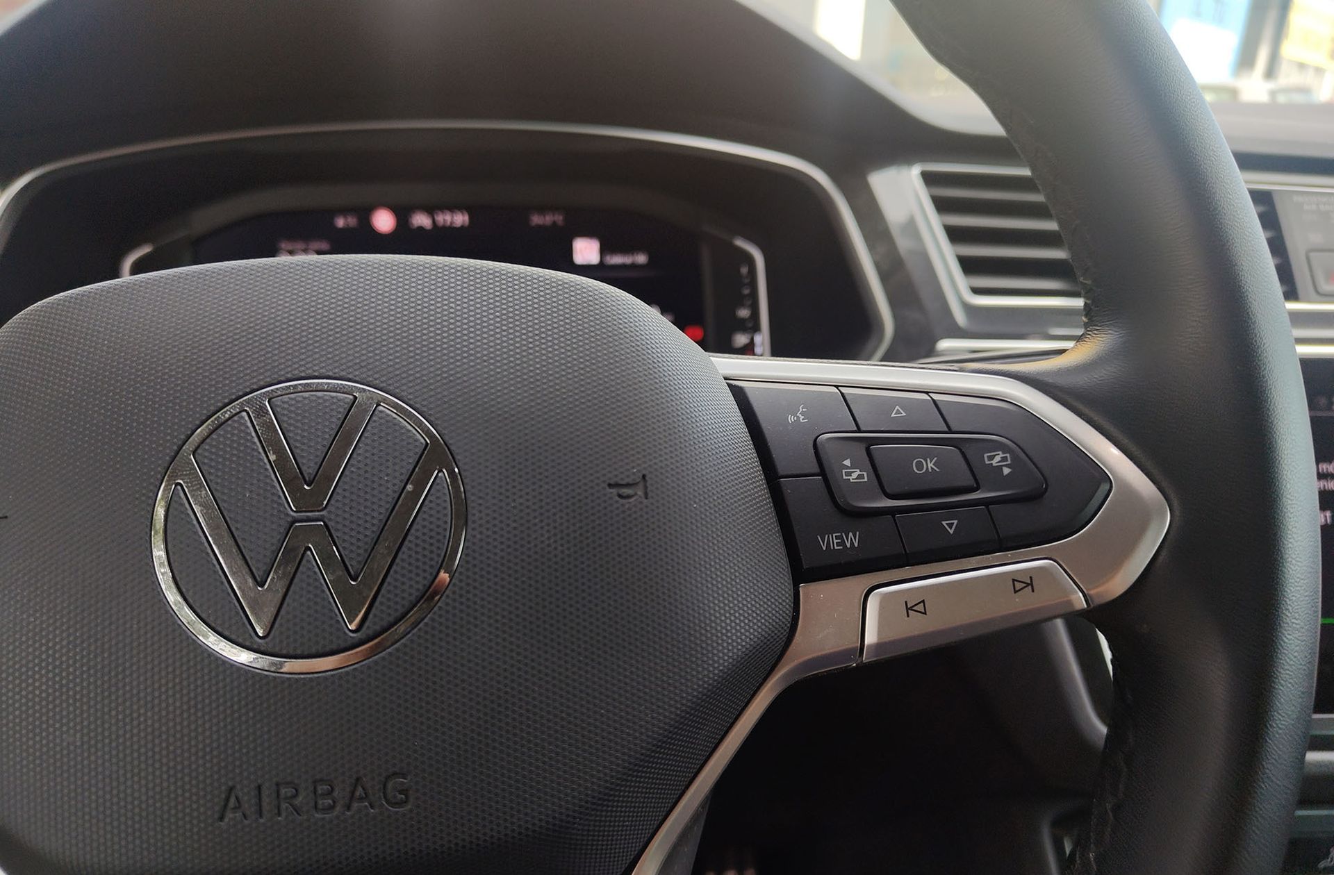 Volkswagen Tiguan Urban Sport 2.0 TDI DSG - foto 30