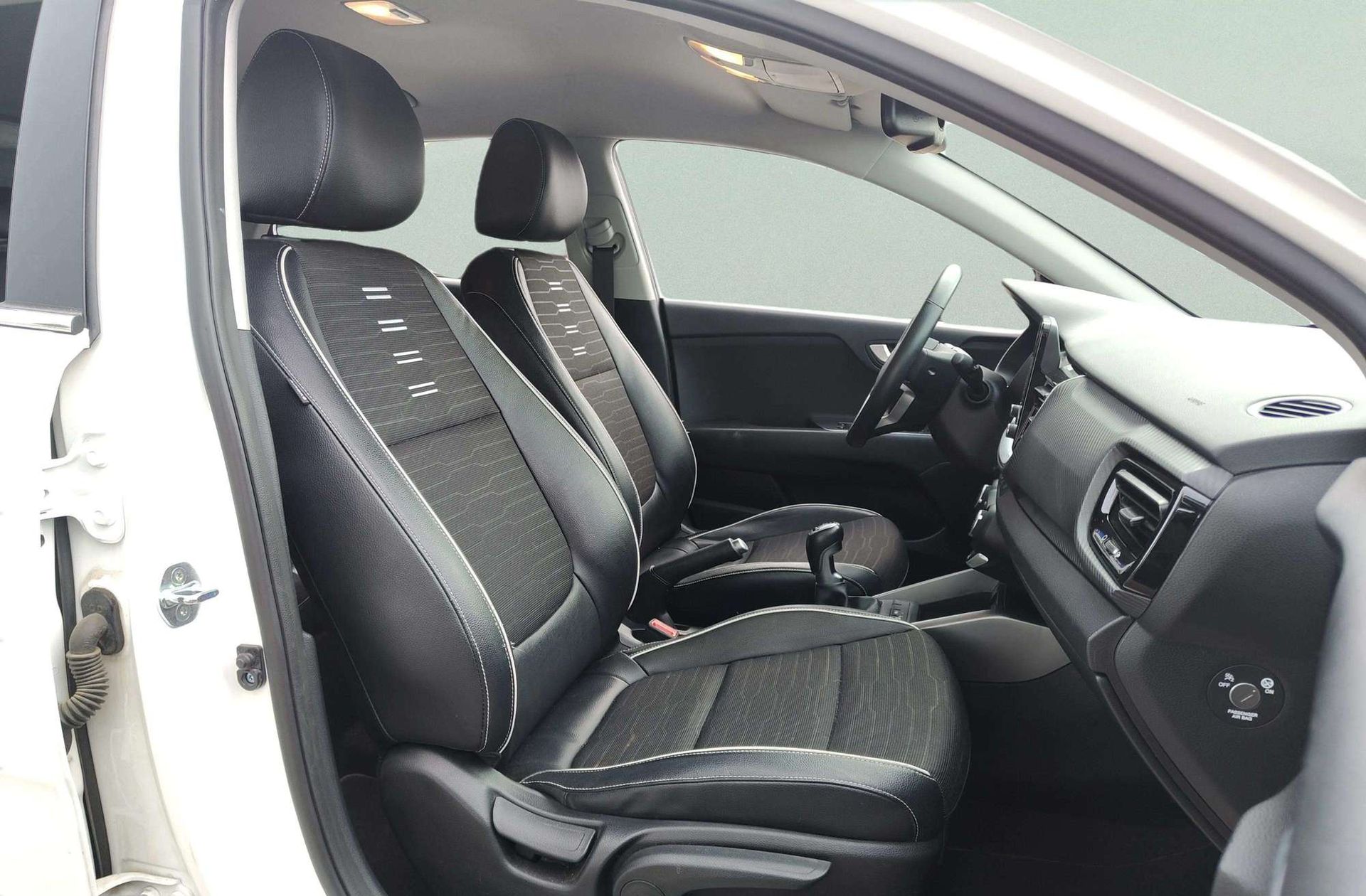 Kia Stonic 1.0 T-GDi MHEV iMT GT Line - foto 19