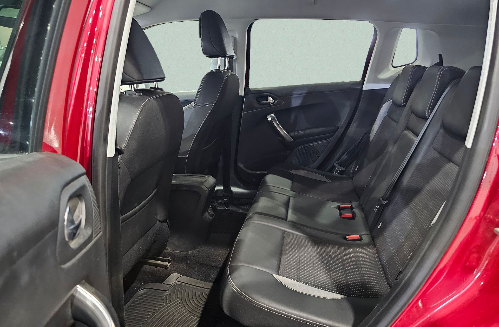 Peugeot 2008 PureTech 110 Allure EAT6 - foto 14