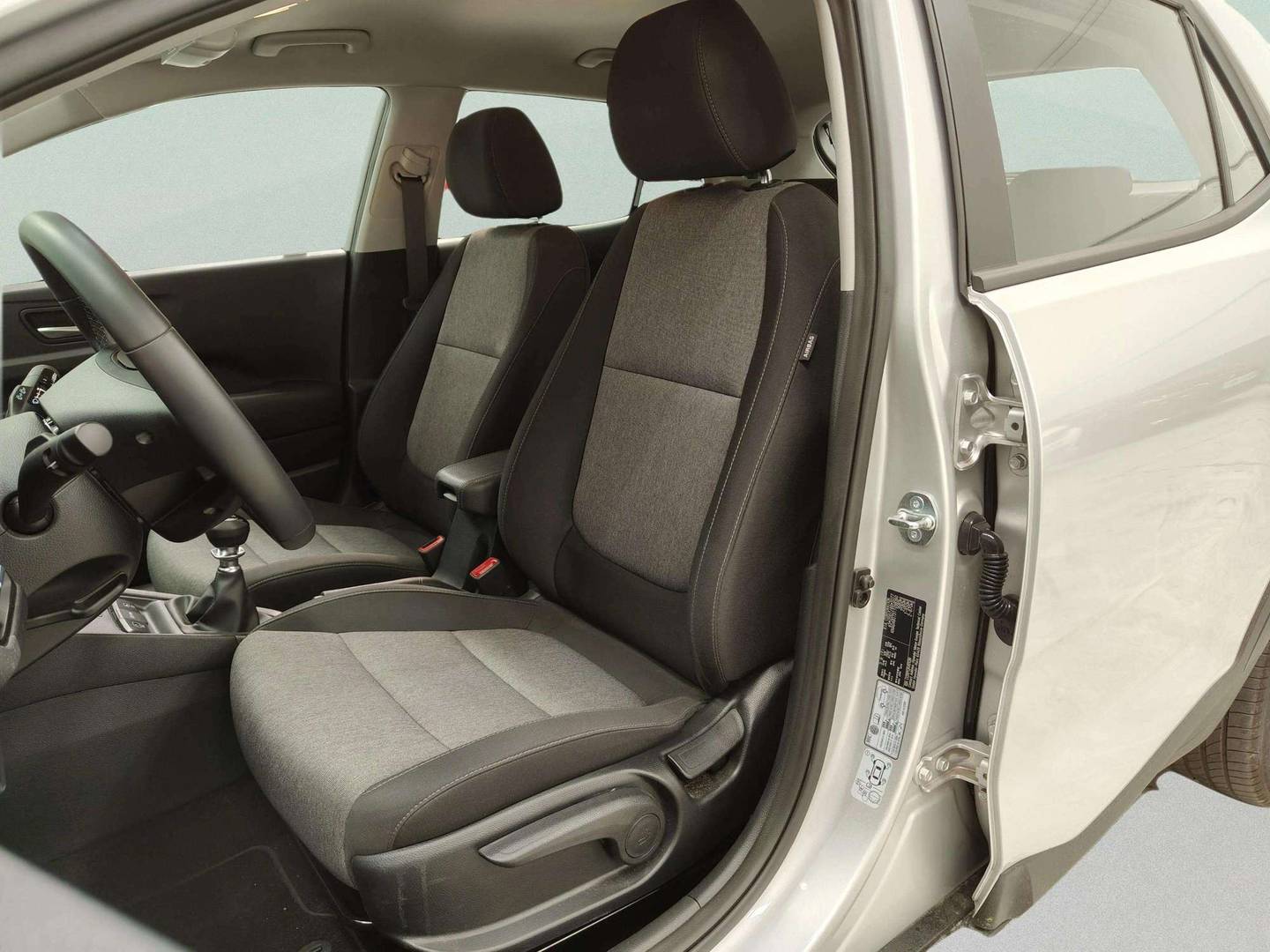 Foto asientos delanteros KIA Stonic KIA Stonic 1.0 T-GDi MHEV Concept (115 CV)