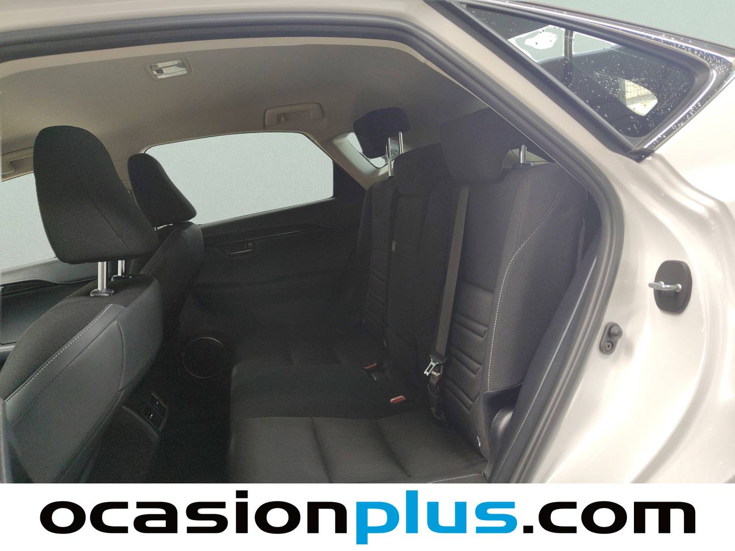 Foto asientos traseros Lexus NX Lexus NX 300h Business Navigation 2WD (197 CV)