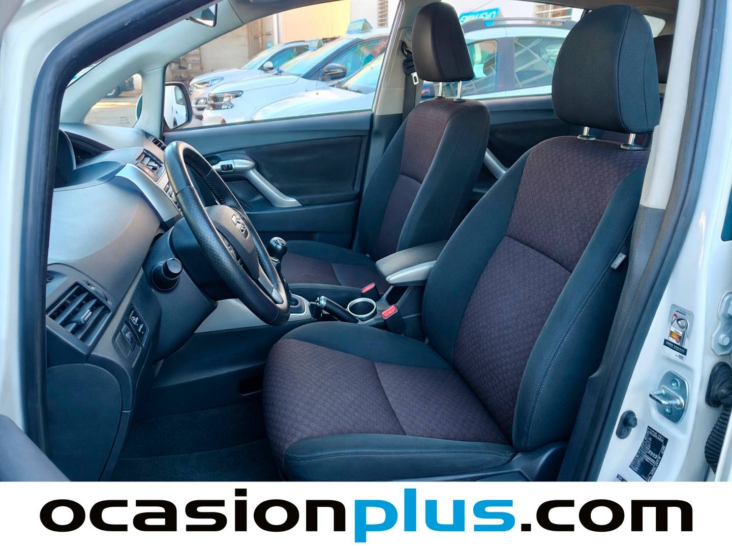 Foto asientos delanteros Toyota Verso Toyota Verso 2.0 D-4D Active (126 CV)