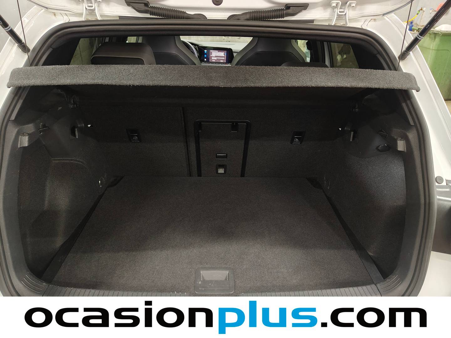 Fotos maletero Volkswagen Golf Volkswagen Golf R-Line 1.5 eTSI (150 CV) DSG