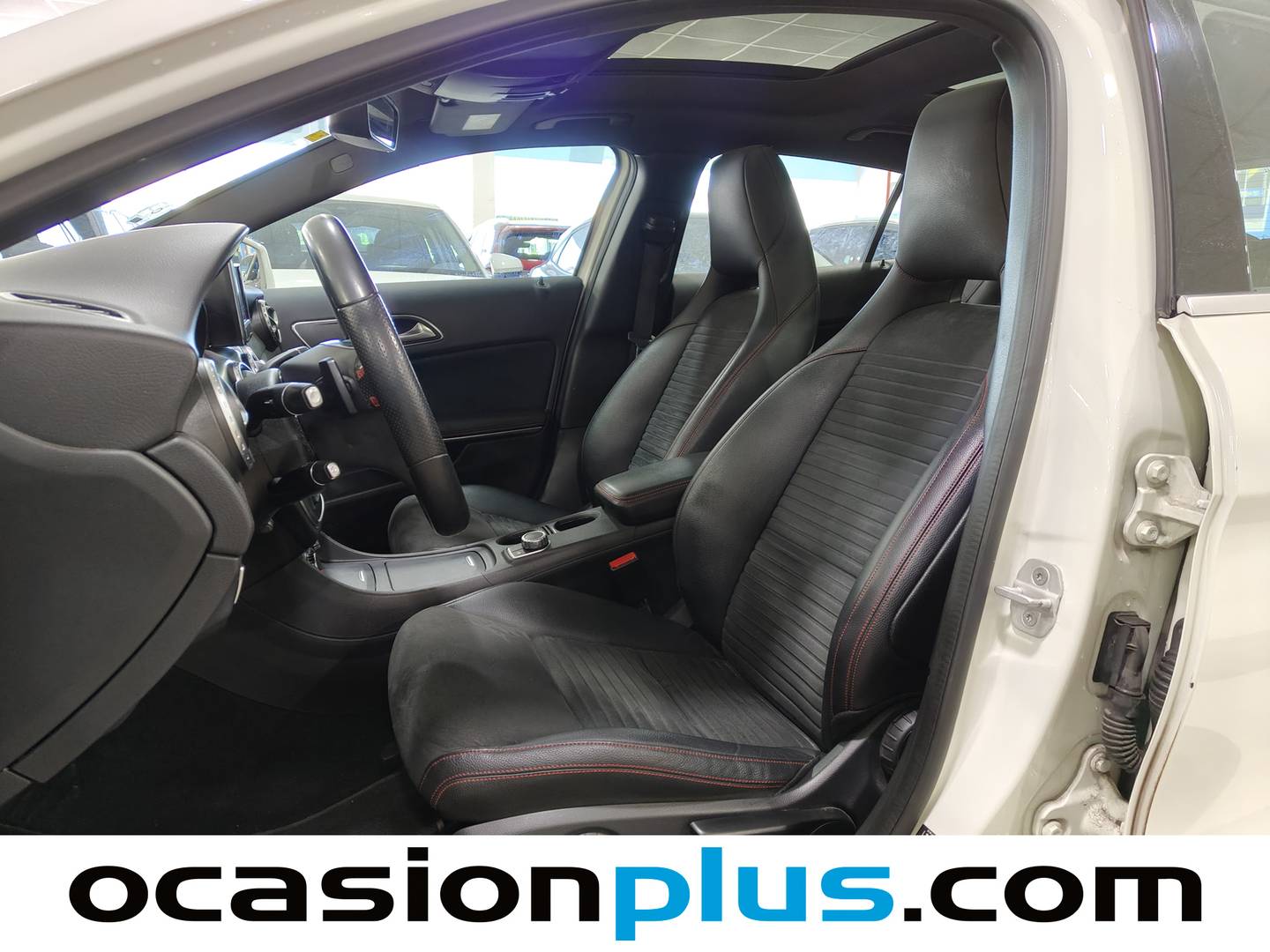 Foto asientos delanteros Mercedes GLA Mercedes GLA 200 d AMG Line (136 CV)