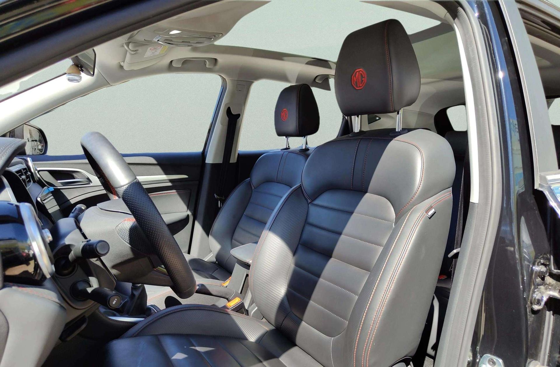 MG ZS 1.0T Luxury - foto 9