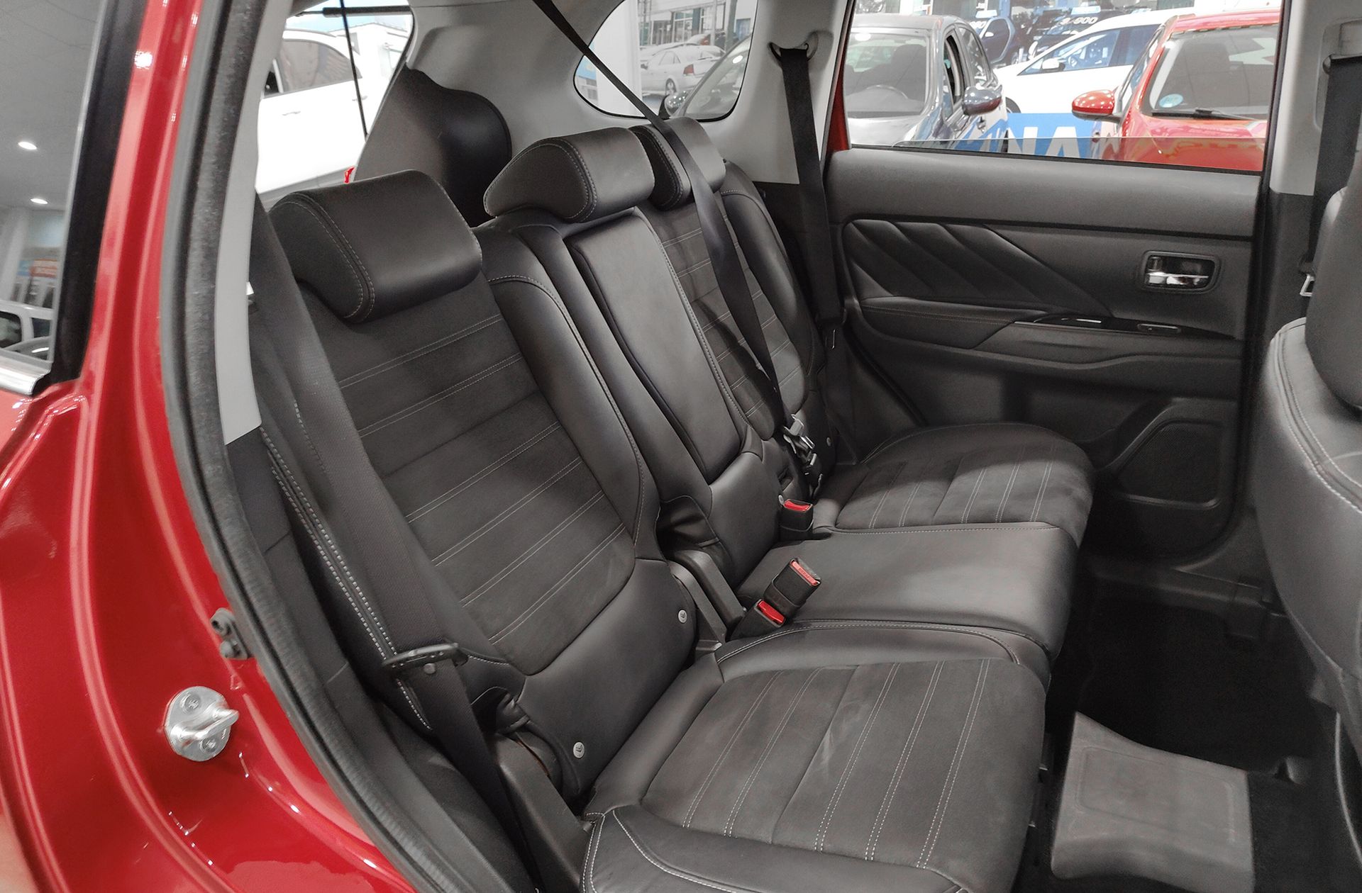 Mitsubishi Outlander 2.0 PHEV Kaiteki 4WD - foto 20
