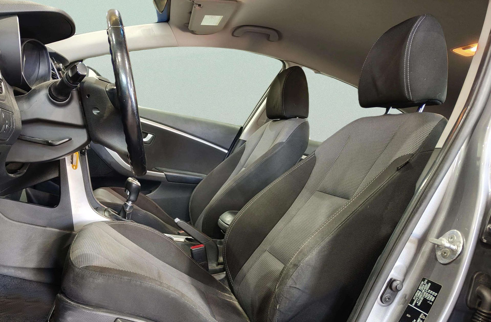 Hyundai i30 1.6 CRDi Tecno S - foto 8