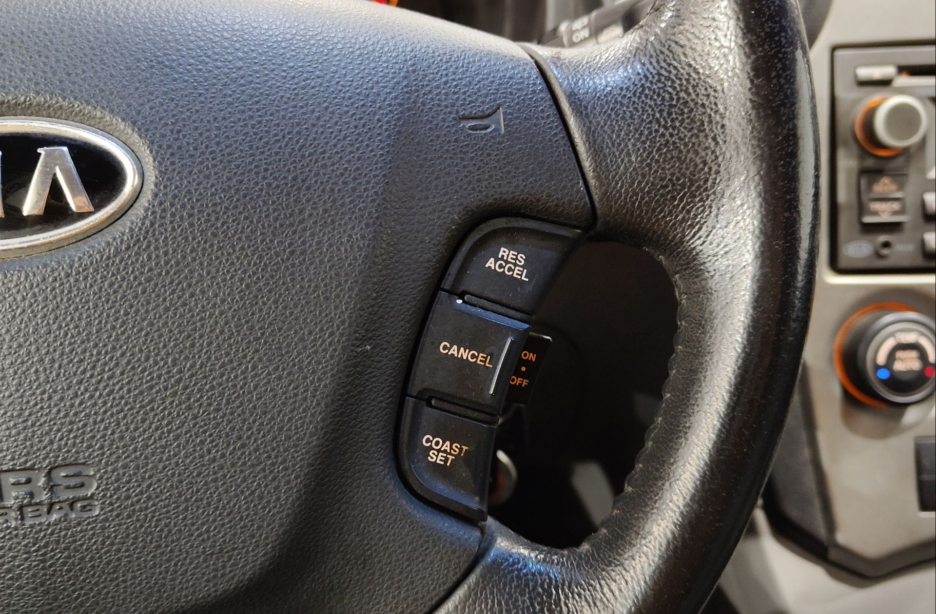 Kia Carens 2.0 CRDi Emotion - foto 26