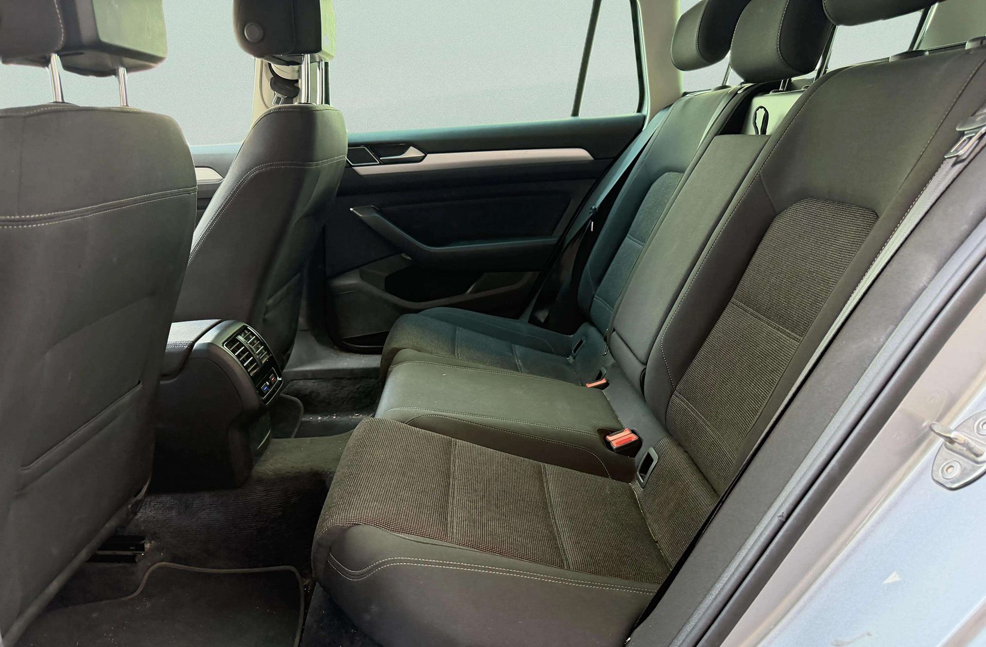 Volkswagen Passat Variant Advance 1.6 TDI - foto 12