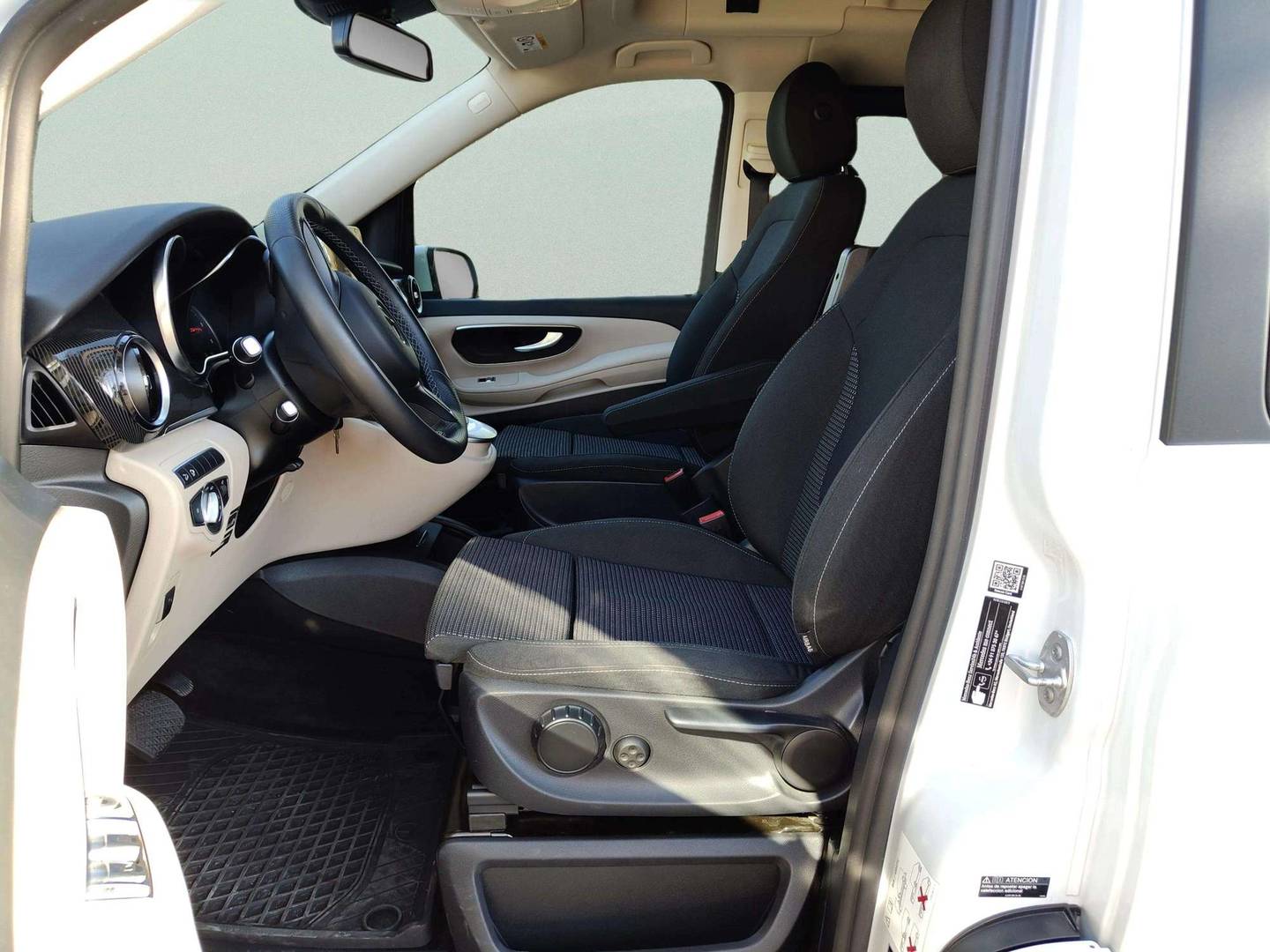 Foto asientos delanteros Mercedes Clase V Mercedes Clase V 300 d Marco Polo Horizon Largo 4matic (239 CV)