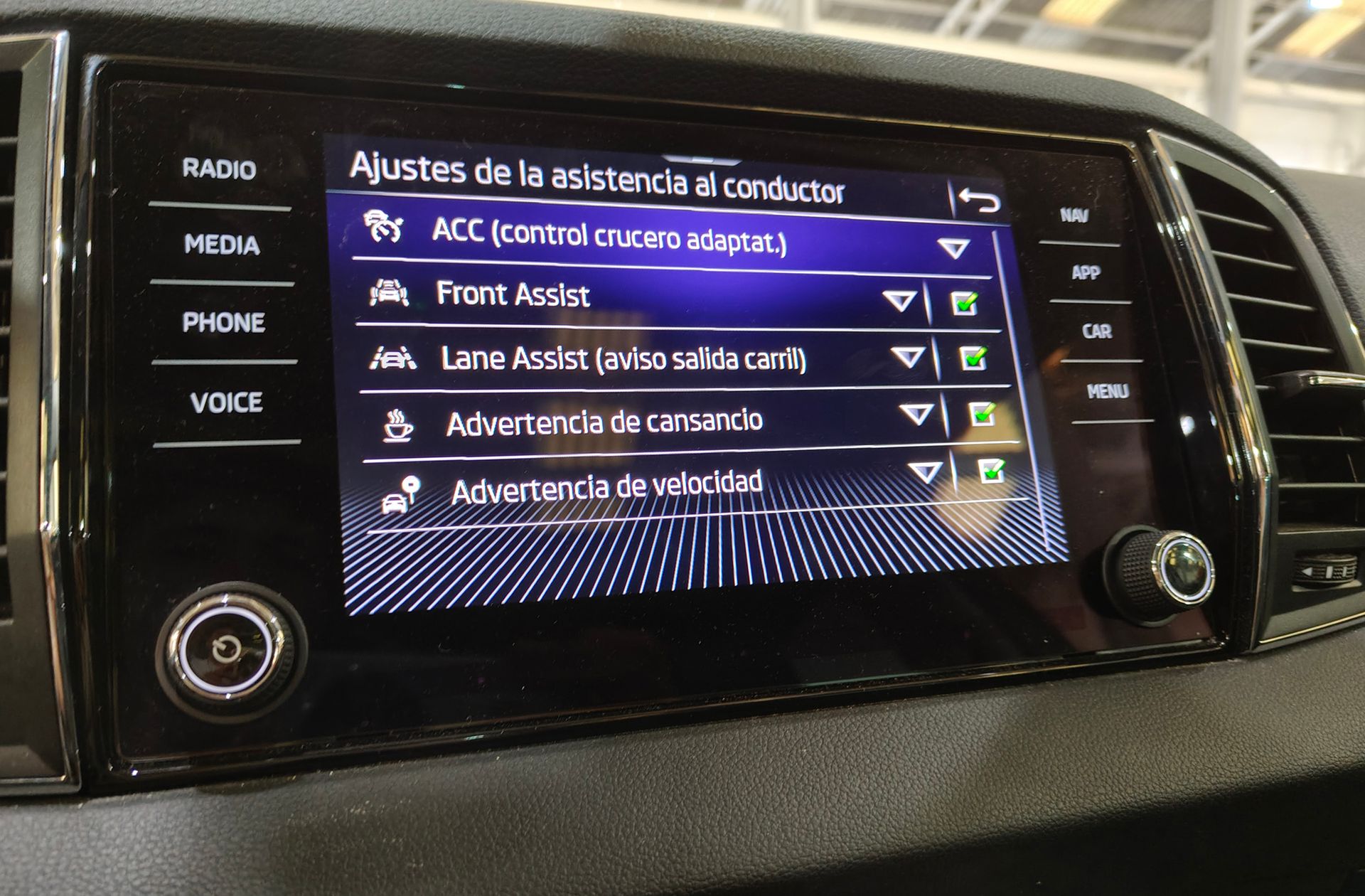 Škoda Karoq 1.5 TSI ACT Design DSG - foto 12