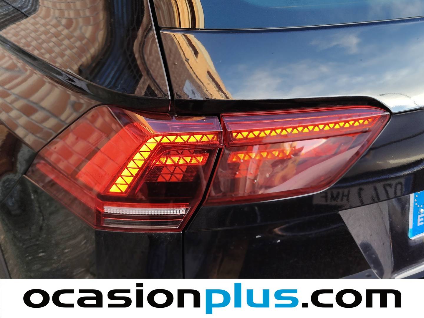 Foto Volkswagen Tiguan Volkswagen Tiguan Sport 2.0 TDI (150 CV) DSG Pack R-Line