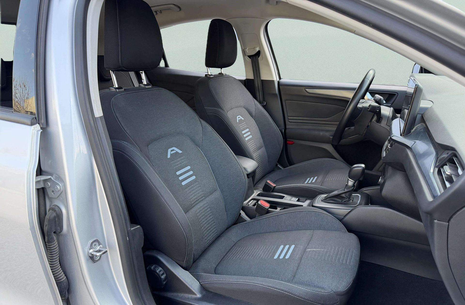 Ford Focus 1.0 EcoBoost MHEV Active - foto 18