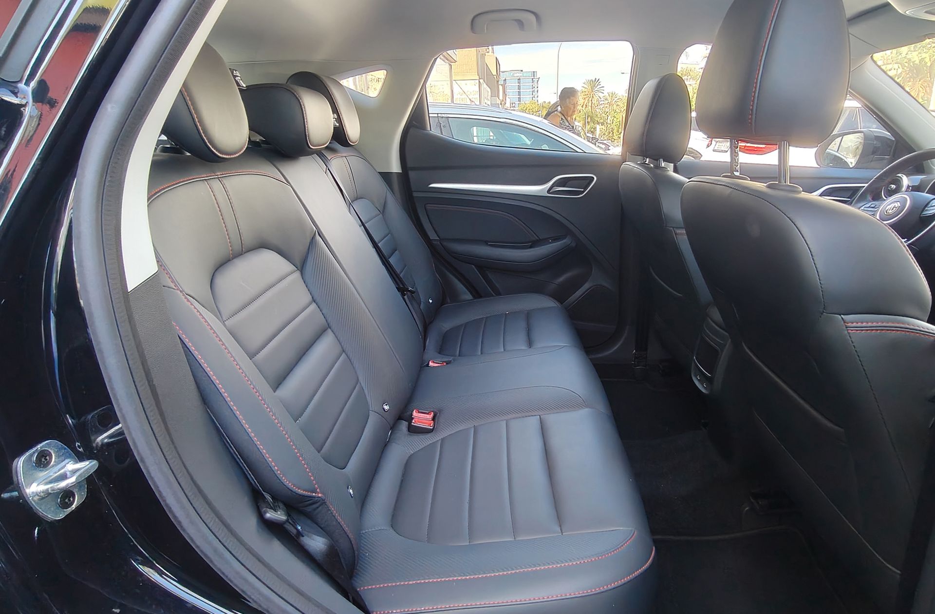MG ZS 1.0T Luxury - foto 17