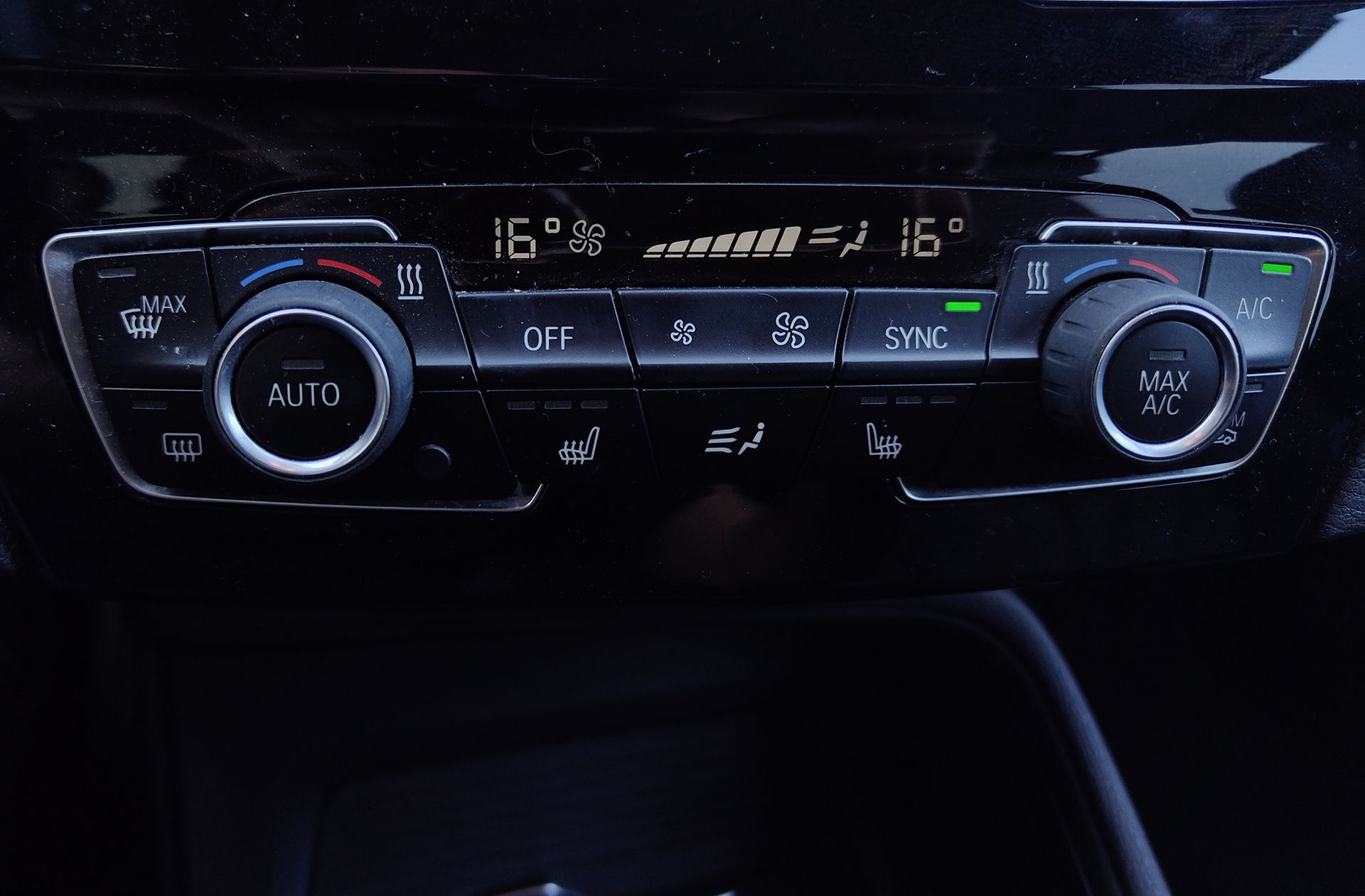 BMW X1 sDrive18d - foto 39
