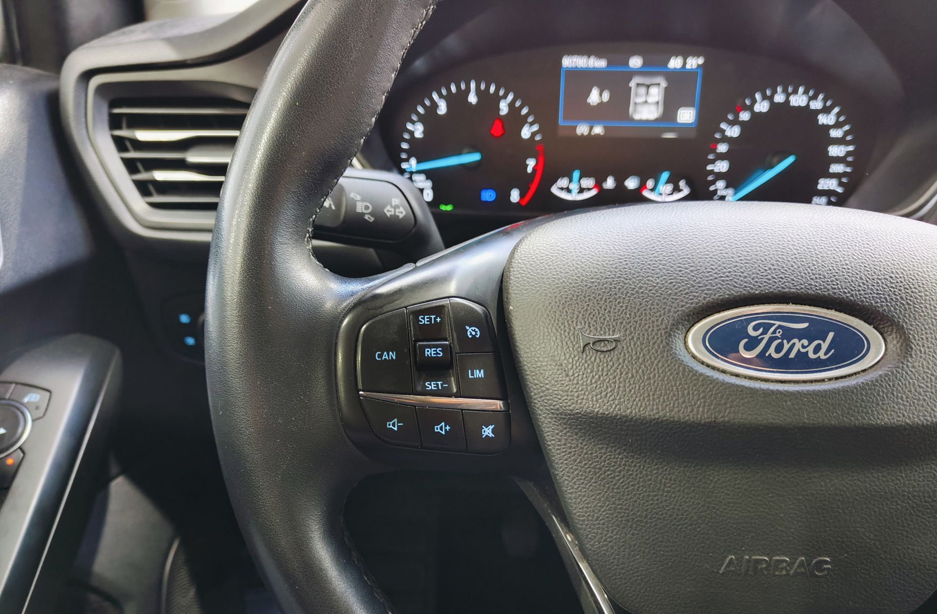 Ford Focus 1.0 EcoBoost MHEV Trend+ - foto 24