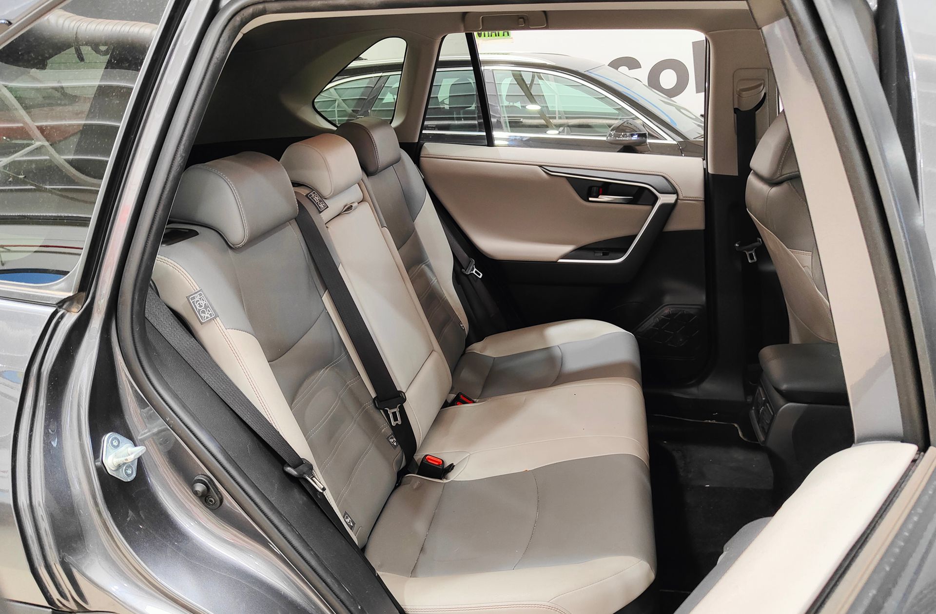 Toyota RAV4 2.5l Hybrid Luxury - foto 19