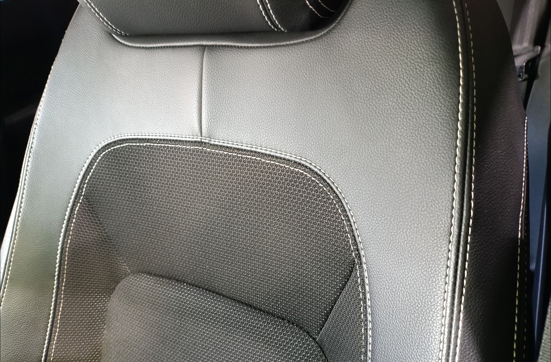 Jaguar E-Pace 2.0D R-Dynamic 4WD - foto 7