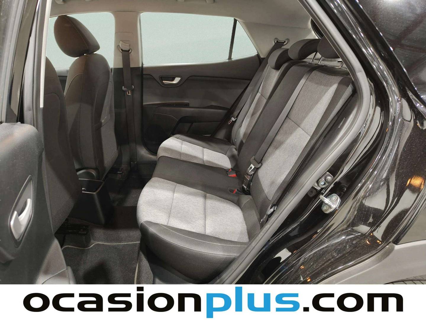 Foto asientos traseros KIA Stonic KIA Stonic 1.0 T-GDi MHEV iMT Concept (100 CV)