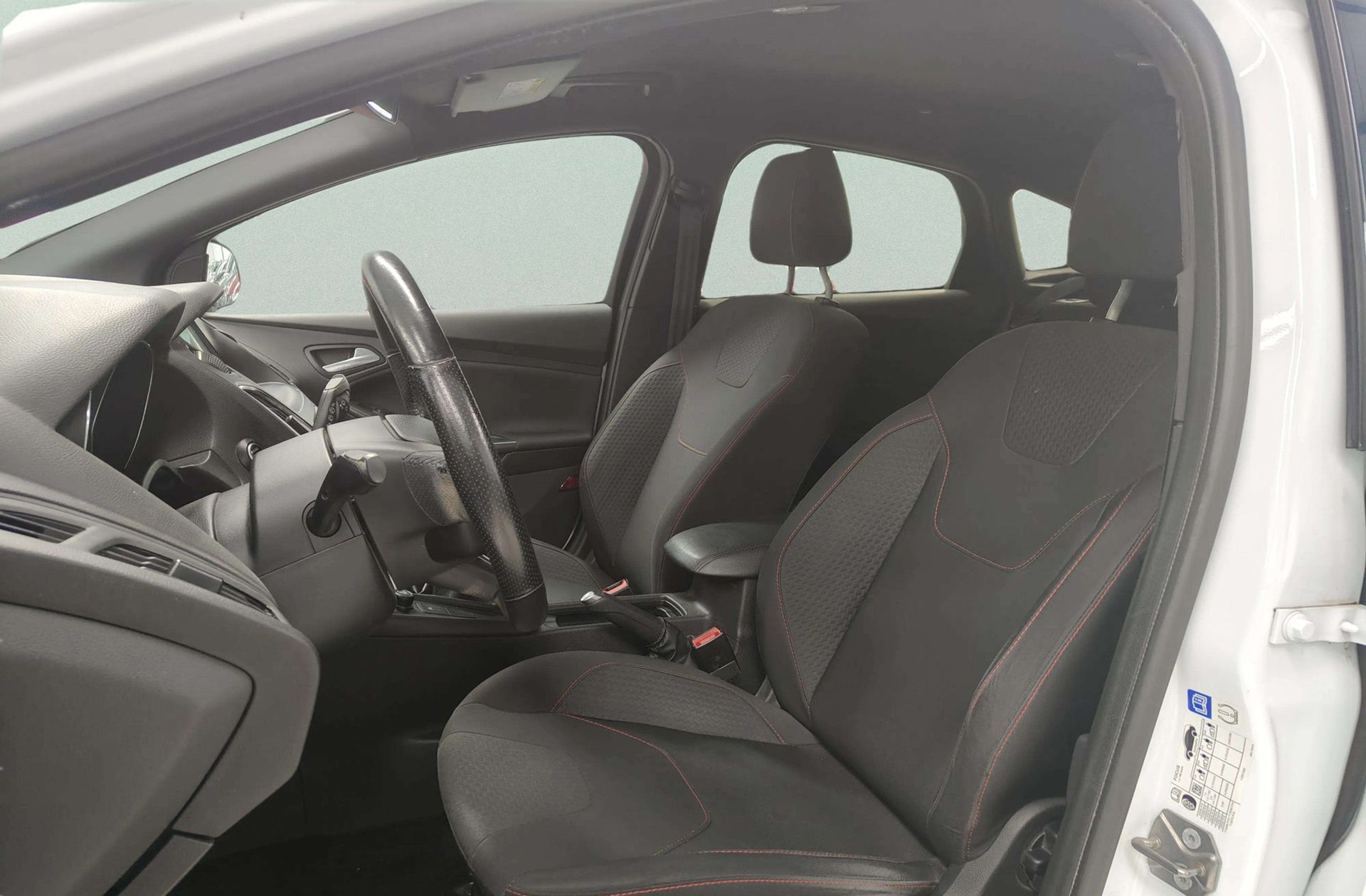 Ford Focus 1.0 EcoBoost ST-Line - foto 11