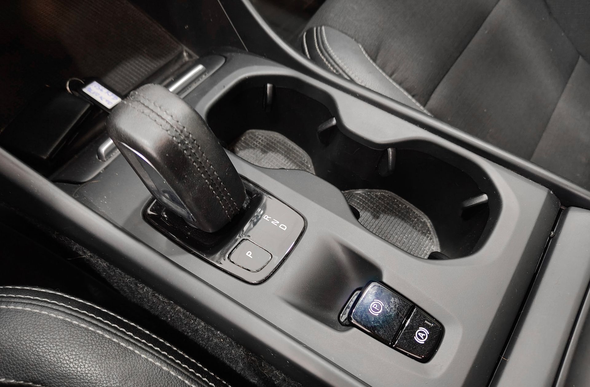 Volvo XC40 T4 Momentum - foto 5