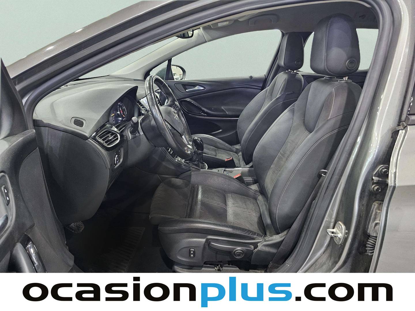 Foto asientos delanteros Opel Astra Opel Astra Sports Tourer 1.2 Turbo SHR Elegance (145 CV)