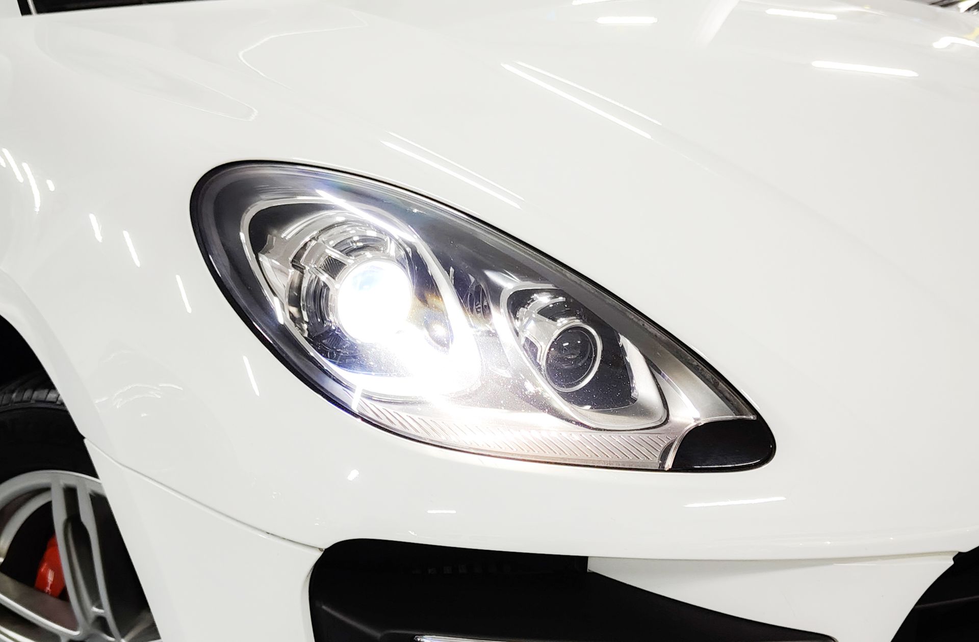 Porsche Macan Turbo - foto 23
