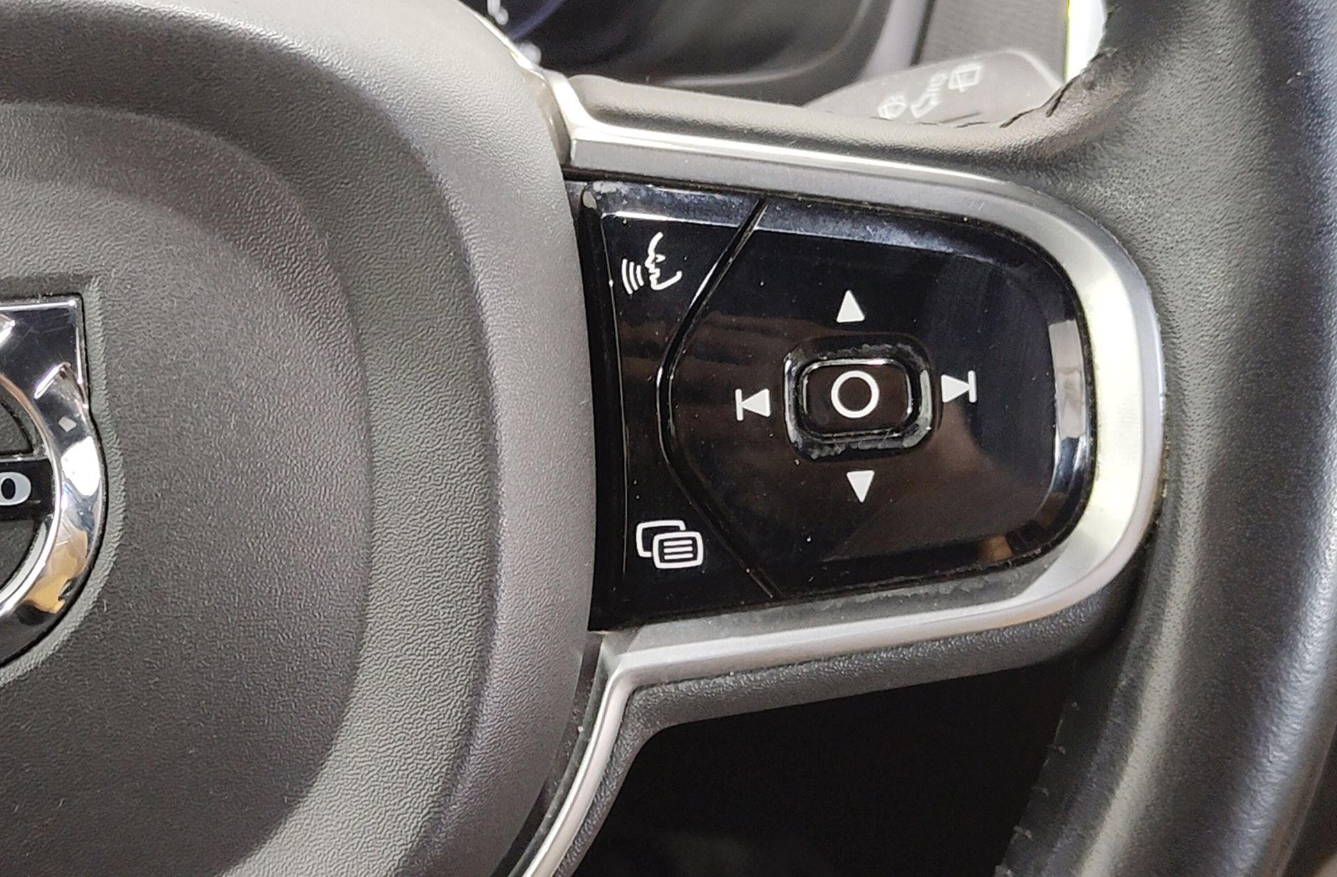 Volvo XC90 D5 Momentum AWD 7 plazas - foto 32