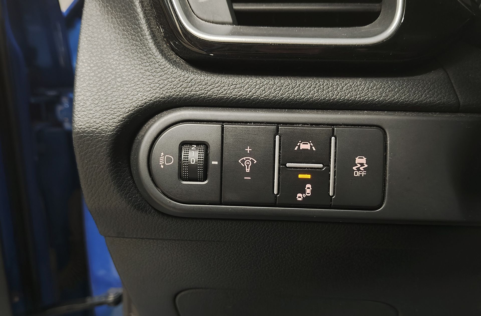 Kia XCeed 1.6 MHEV iMT Emotion - foto 32