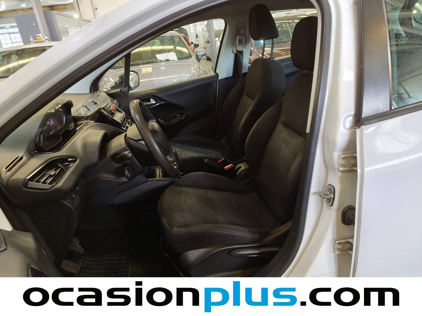 Foto asientos delanteros Peugeot 208 Peugeot 208 1.6 BlueHDi Access (75 CV)
