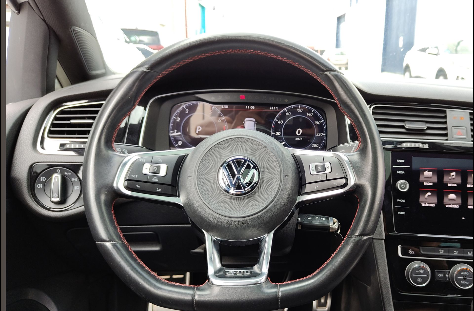 Volkswagen Golf GTI 2.0 TSI DSG - foto 20