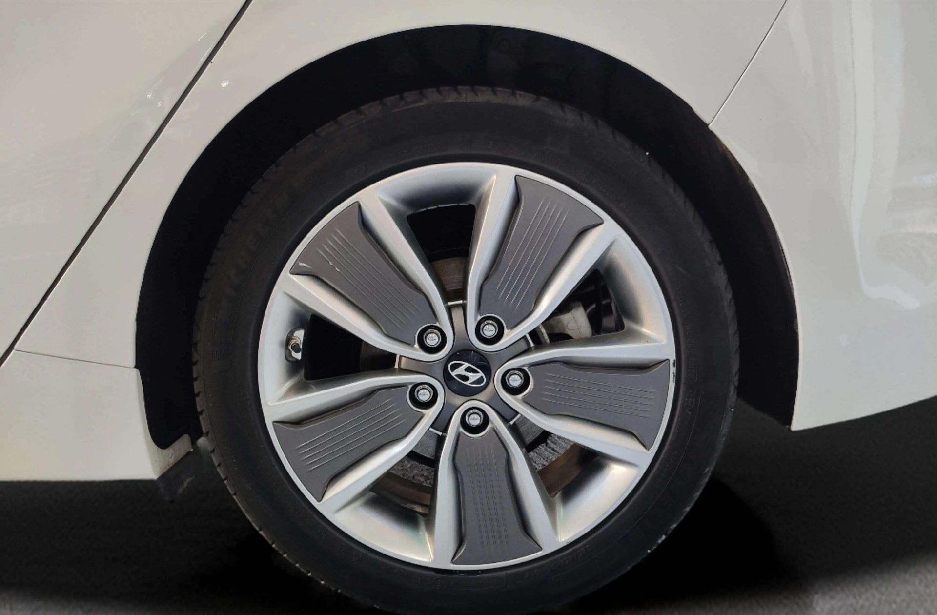 Hyundai Ioniq 1.6 GDI HEV Style - foto 32