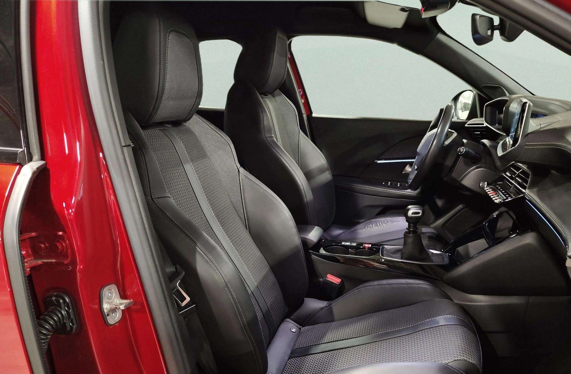 Peugeot 2008 PureTech 130 GT - foto 22