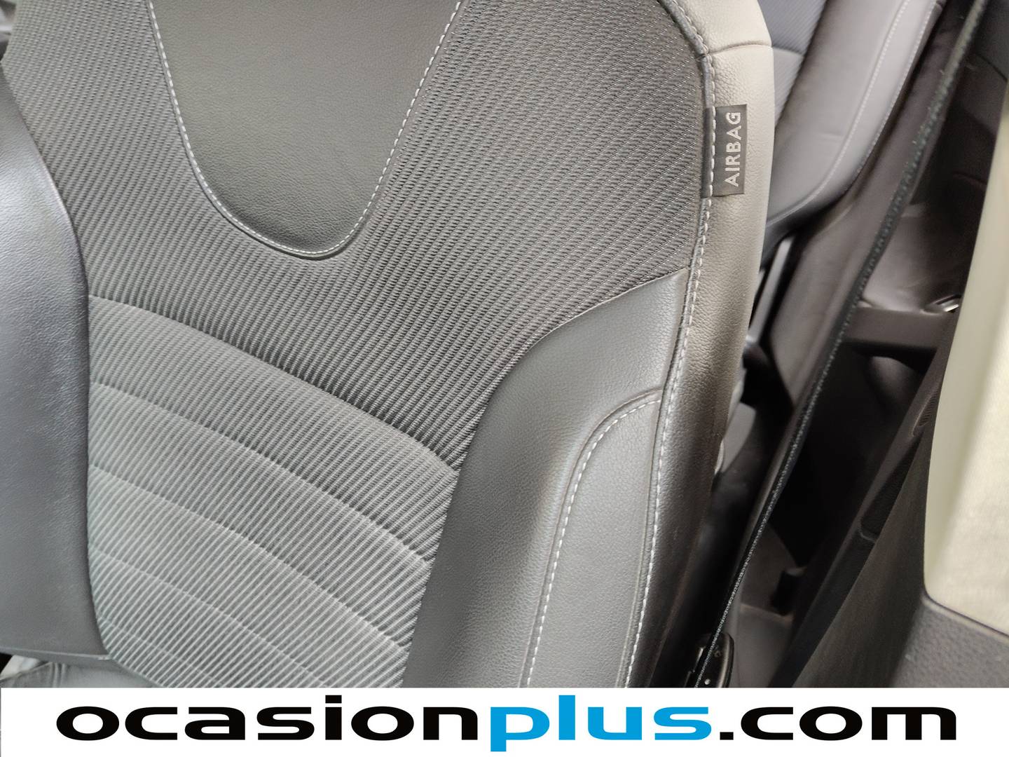 Extras y acabados del Ford Kuga Ford Kuga 2.0 TDCI S&S Titanium 4x4 (150 CV)