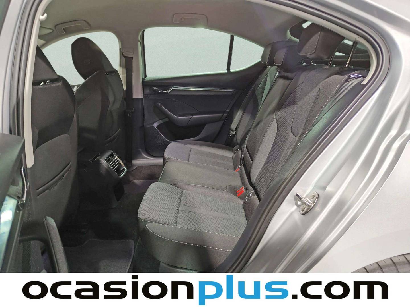 Foto asientos traseros Skoda Octavia Skoda Octavia 1.5 TSI m-HEV Selection DSG (150 CV)