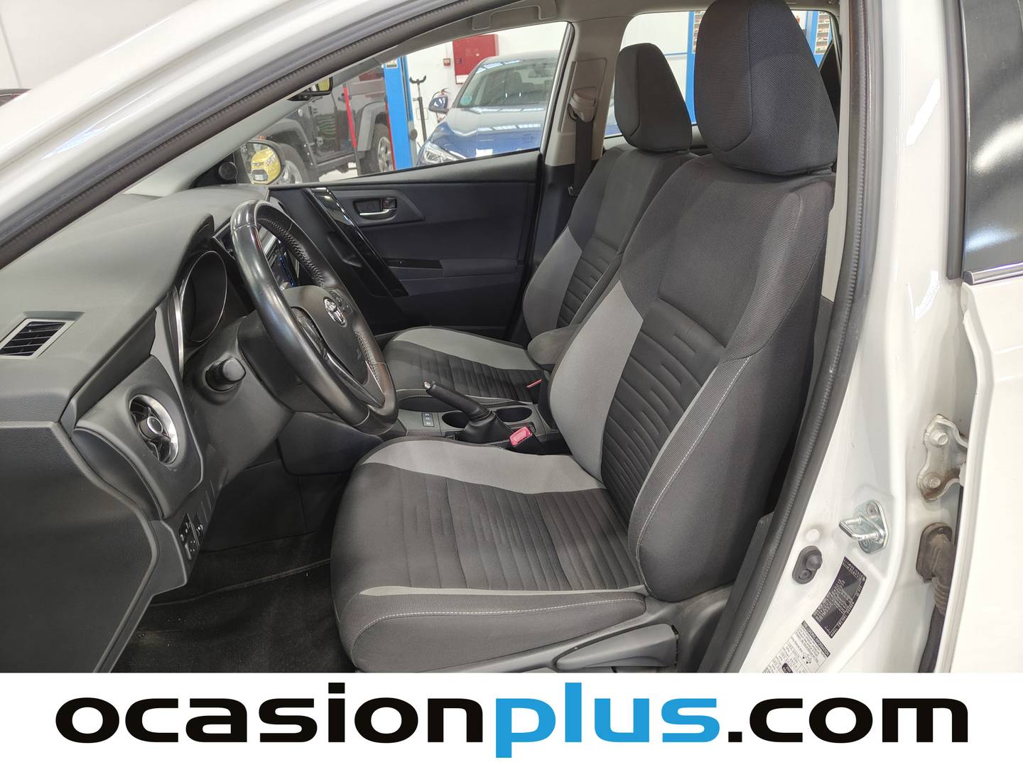 Foto asientos delanteros Toyota Auris Toyota Auris 140H Hybrid Active (136 CV)