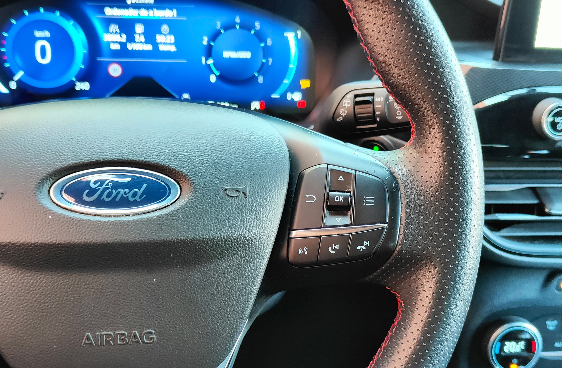 Ford Kuga 1.5T EcoBoost ST-Line X 4x2 - foto 35