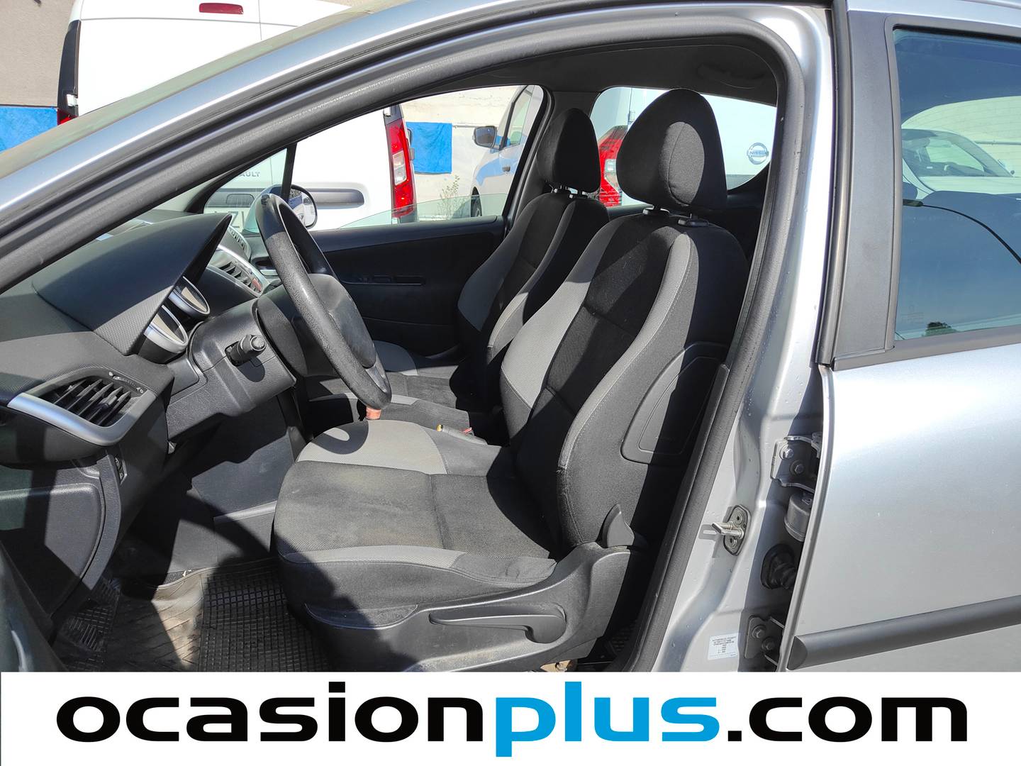 Foto asientos delanteros Peugeot 207 Peugeot 207 1.4 HDI Confort (70 CV)