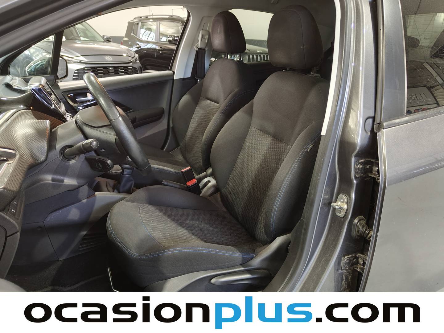 Foto asientos delanteros Peugeot 208 Peugeot 208 BlueHDi 100 Signature (99 CV)