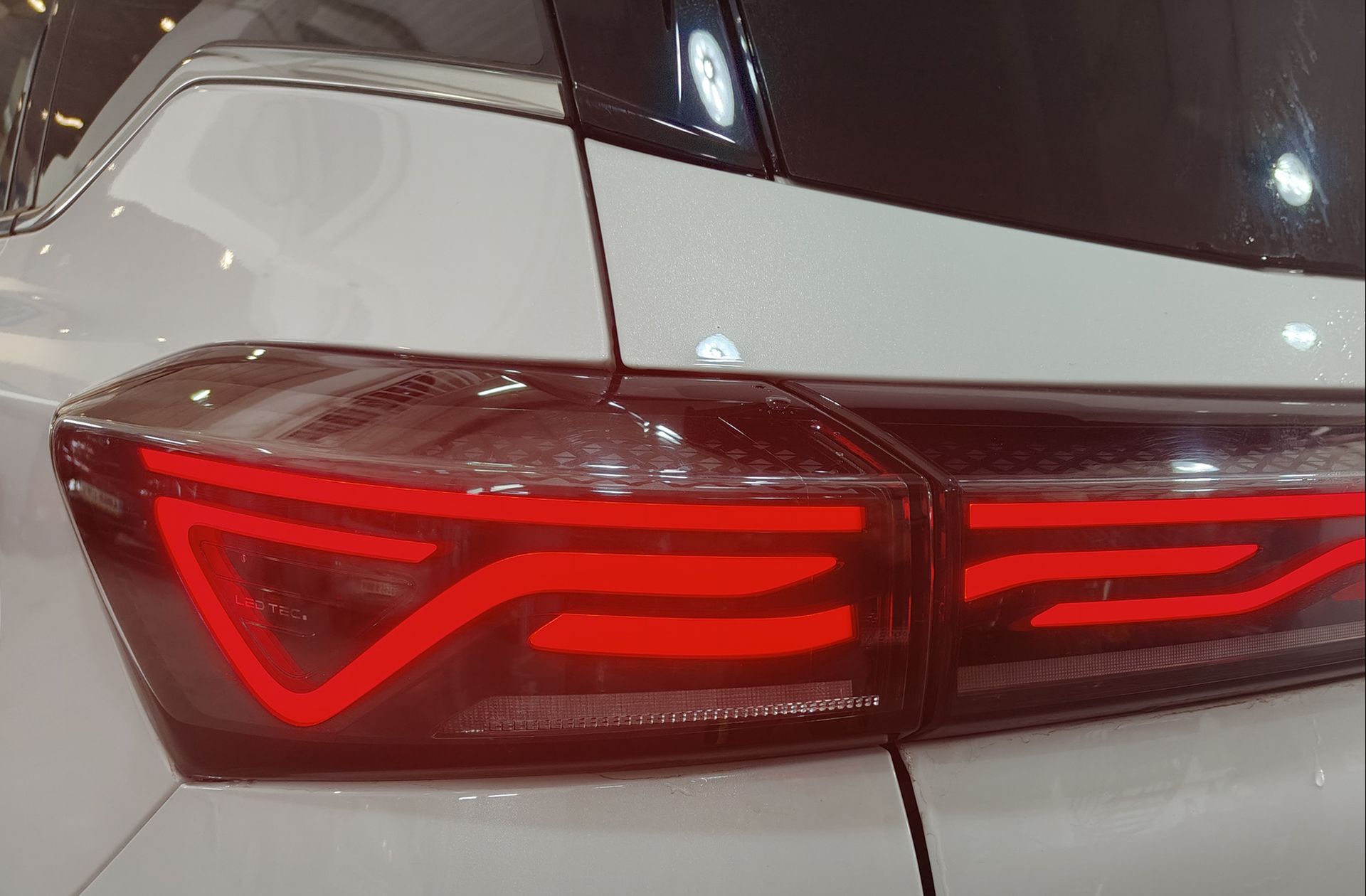 Ebro s700 1.5 T-GDi PHEV Luxury E-CVT - foto 18
