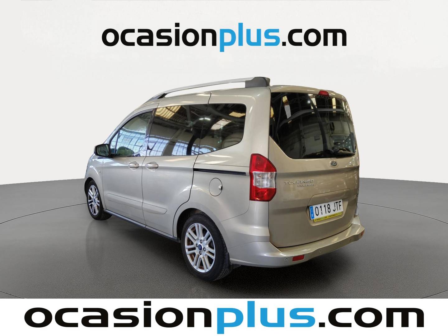 Foto delantera Ford Tourneo Courier Ford Tourneo Courier 1.5 TDCi Titanium (95 CV) derecha
