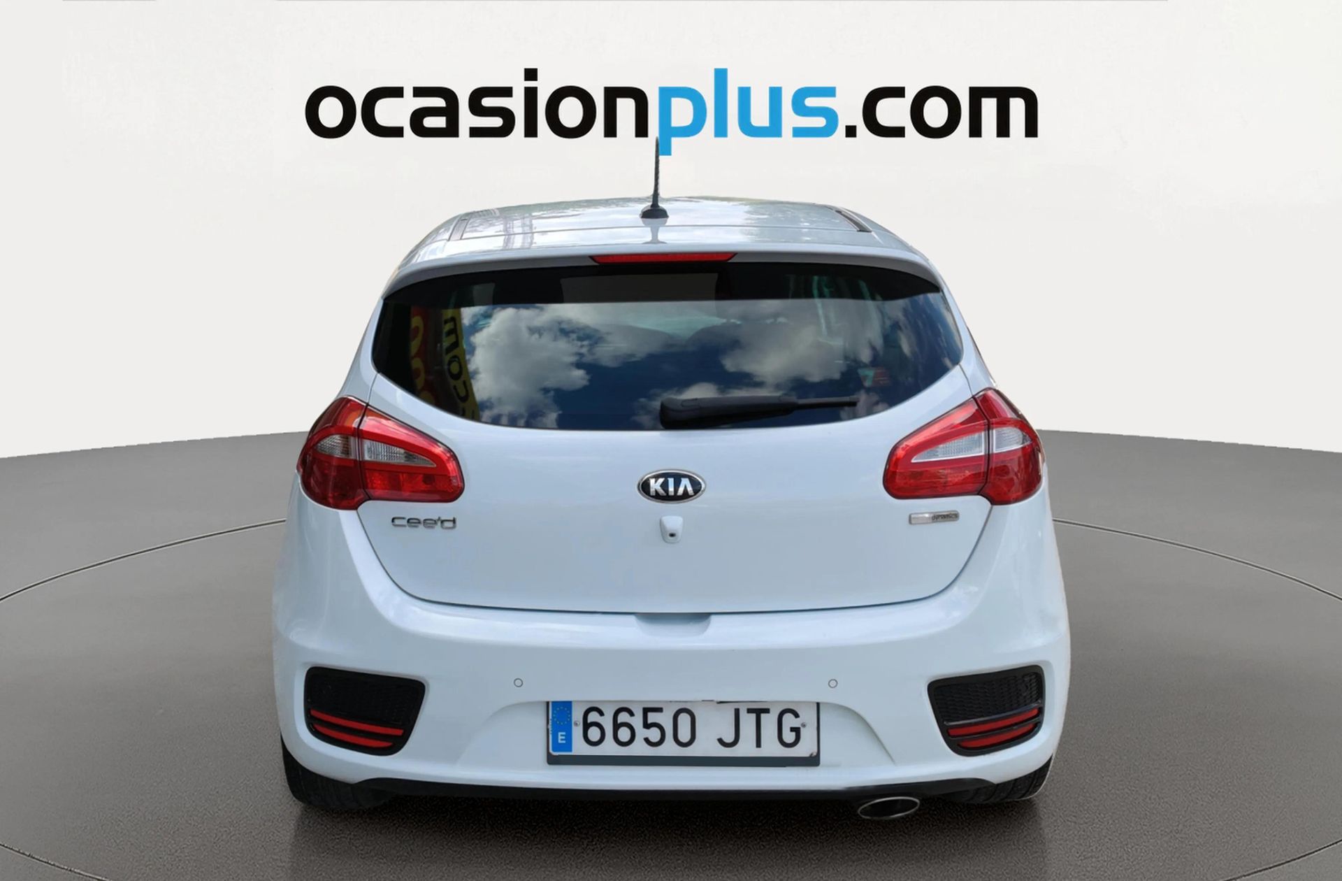 Kia Ceed 1.6 CRDi VGT Eco-Dynamics Uefa Euro2016 - foto 13